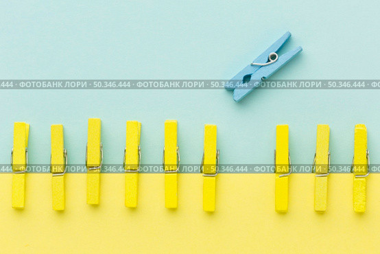 top view blue yellow hooks. Стоковое фото, агентство Ingram Publishing / Фотобанк Лори
