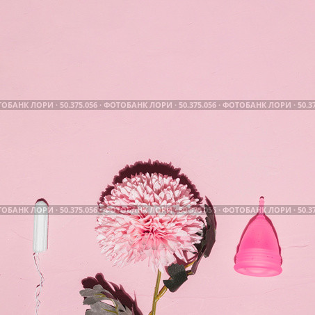 top view flower with tampon menstrual cup. Стоковое фото, агентство Ingram Publishing / Фотобанк Лори