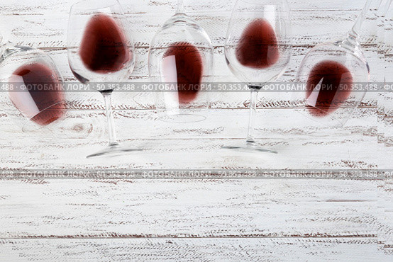 top view glasses laying table with red wine. Стоковое фото, агентство Ingram Publishing / Фотобанк Лори