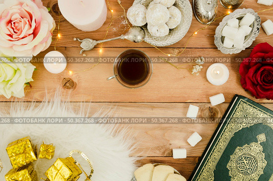 top view table with arabic pastries quran. Стоковое фото, агентство Ingram Publishing / Фотобанк Лори