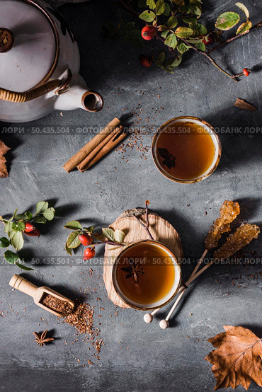 top view tea cup with crystallized sugar cinnamon. Стоковое фото, агентство Ingram Publishing / Фотобанк Лори
