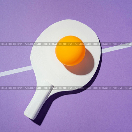 top view yellow ball ping pong paddle. Стоковое фото, агентство Ingram Publishing / Фотобанк Лори