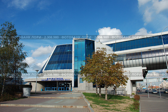 Торгово-пешеходный мост "Багратион" (2010 год). Редакционное фото, фотограф lana1501 / Фотобанк Лори