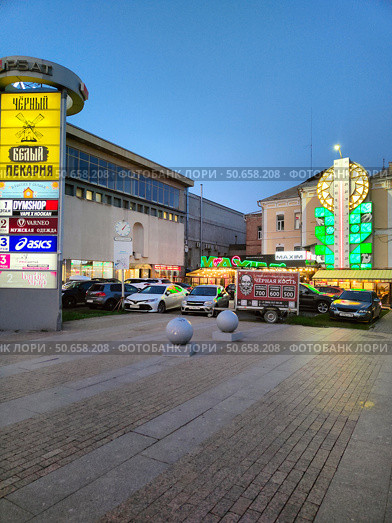 Торговый центр "Арбат" в Пензе (2024 год). Редакционное фото, фотограф Мария Сергеева / Фотобанк Лори