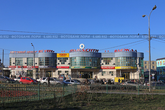 Торговый центр «Грандсити» рядом с метро "Площадь Ильича", Москва, ул. Золоторожский Вал, 42 (2014 год). Редакционное фото, фотограф Алексей Гусев / Фотобанк Лори