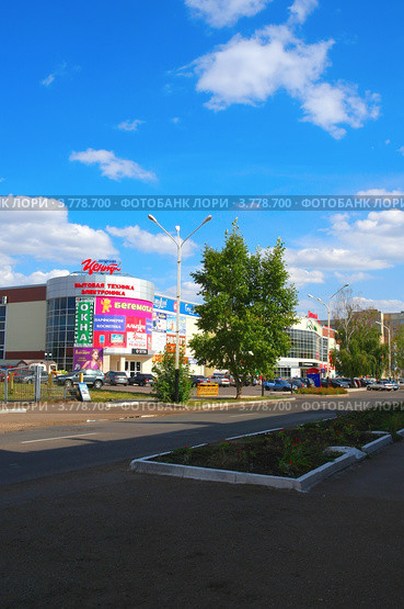 Торговый центр "Ишимбай" на улице Стахановской (2012 год). Редакционное фото, фотограф Сергей Девяткин / Фотобанк Лори