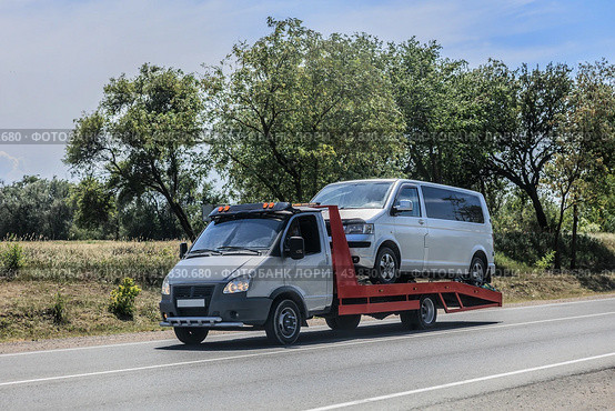Tow truck transports a minibus along a country road. Стоковое фото, фотограф Юрий Бизгаймер / Фотобанк Лори
