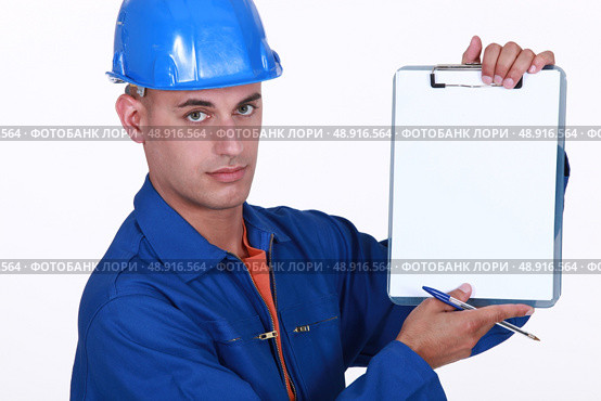 Tradesman holding up a blank clipboard. Стоковое фото, агентство Ingram Publishing / Фотобанк Лори
