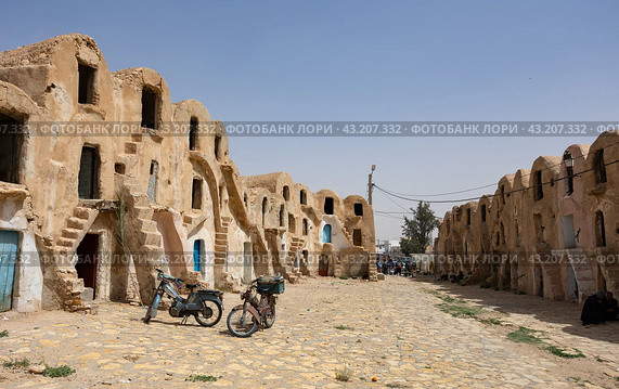 Traditional ancient multi-level earthen granaries in Ksar Medenine. Стоковое фото, фотограф Яков Филимонов / Фотобанк Лори