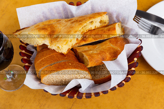 Traditional georgian bread shotis puri served for dinner. Стоковое фото, фотограф Яков Филимонов / Фотобанк Лори