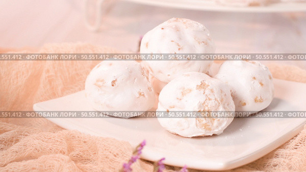 Traditional portuguese sweets beijinhos, regional sweet from Pombal, Portugal. Стоковое фото, агентство Ingram Publishing / Фотобанк Лори