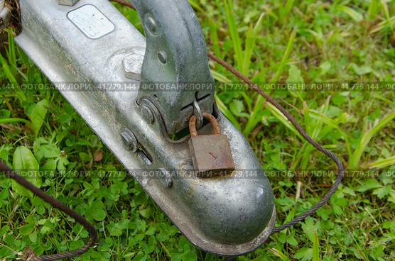 Trailer lock attachment to the vehicle. Стоковое фото, фотограф Елена Гломаздо / Фотобанк Лори