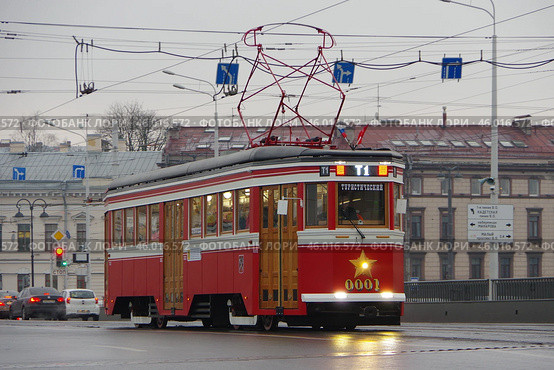 Трамвай ЛМ-99/33 №0001, Тучков мост, Санкт-Петербург (2019 год). Редакционное фото, фотограф Алексей Иванов / Фотобанк Лори