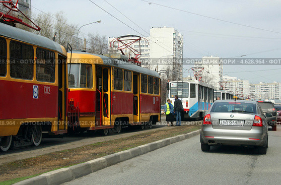 Трамваи встали. Москва, Чертановская улица (2013 год). Редакционное фото, фотограф Щеголева Ольга / Фотобанк Лори