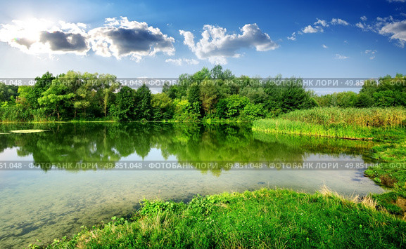 Tranquil summer day on a quiet  river. Стоковое фото, агентство Ingram Publishing / Фотобанк Лори