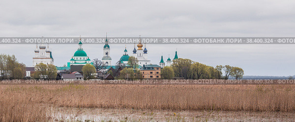 Travel to Russia. Spaso-Yakovlevsky Monastery on a cloudy day. Russia, Rostov Veliky, Yaroslavl region, golden ring. (2017 год). Стоковое фото, фотограф Photojuli / Фотобанк Лори
