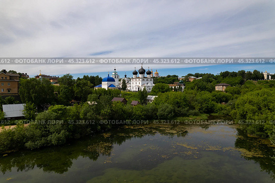 Трифонов монастырь и озеро Ежово в городе Кирове - вид с высоты (2024 год). Стоковое фото, фотограф Владислав Самошкин / Фотобанк Лори