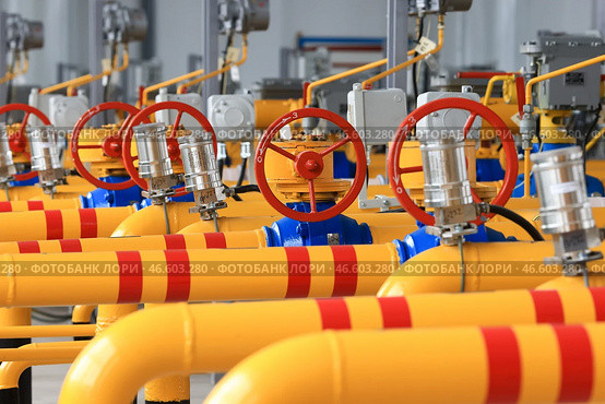 Трубы и вентили подземного хранилища газа. Стоковое фото, фотограф Александр Рюмин / ТАСС / Фотобанк Лори