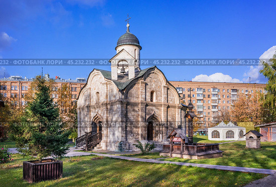 Церковь мученика Трифона в Напрудном, Трифоновская улица, Москва. Стоковое фото, фотограф Baturina Yuliya / Фотобанк Лори