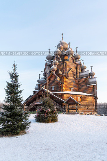 Церковь Покрова Пресвятой Богородицы в усадьбе Богословка. Ленинградская область (2021 год). Редакционное фото, фотограф Александр Щепин / Фотобанк Лори