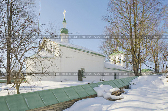 Церковь Сергия Радонежского и Никандра. Город Изборск Псковская область (2013 год). Редакционное фото, фотограф stargal / Фотобанк Лори