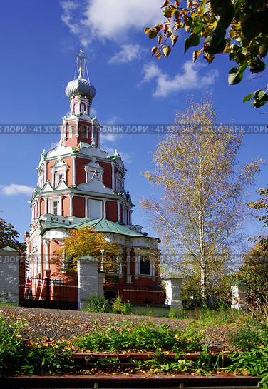 Церковь Смоленской иконы Божьей Матери в Софрино (Сафарино), Пушкинский район, Московская область Church Smolensk icon Mother of God in Sofrino (2023 год). Стоковое фото, фотограф Natalia Sidorova / Фотобанк Лори