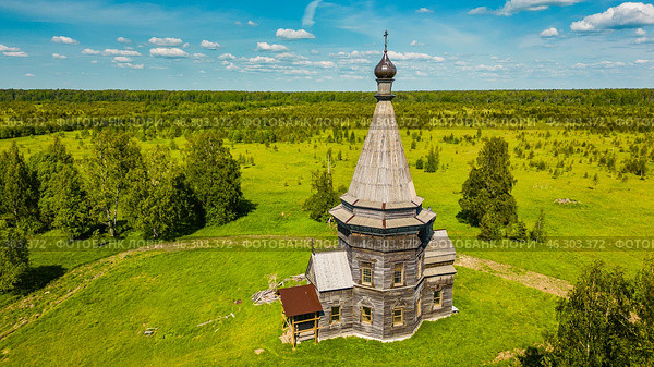 Церковь Сретения Господня в Красной Ляге. Архангельская область, Каргопольский район. Летний день. Стоковое фото, фотограф Сергей Цепек / Фотобанк Лори
