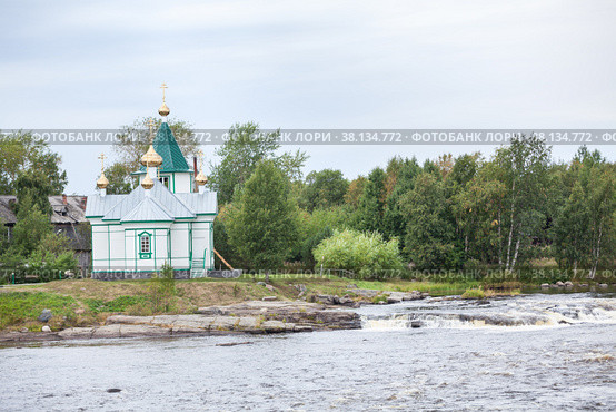 Церковь Зосимы, Савватия и Германа Соловецких на острове Сорока, на реке Нижний Выг в городе Беломорск, республика Карелия (2022 год). Редакционное фото, фотограф Кекяляйнен Андрей / Фотобанк Лори