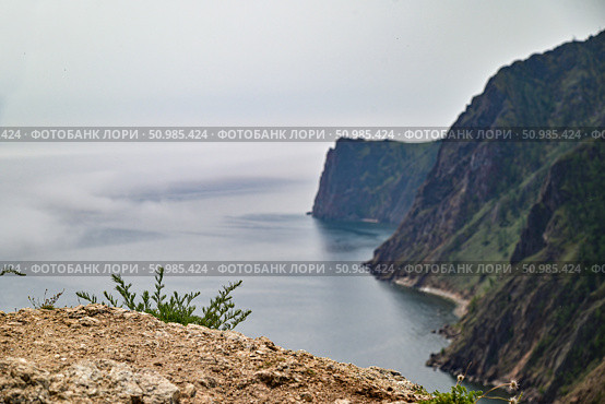 Туман над озером Байкал, остров Ольхон, мыс Хобой. Стоковое фото, фотограф Александр Тараканов / Фотобанк Лори