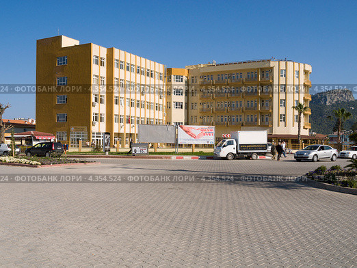 Туристический колледж в Кемере (2011 год). Редакционное фото, фотограф Коротнев Виктор Георгиевич / Фотобанк Лори