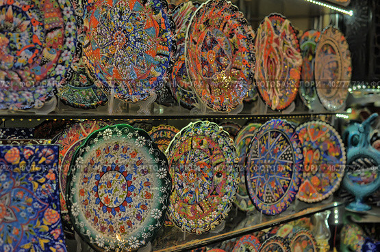 Turkey, Cappadocia, 14,07,2014 Turkish ceramics, painted plates with a souvenir shop. Редакционное фото, фотограф Анна Кривицкая / Фотобанк Лори
