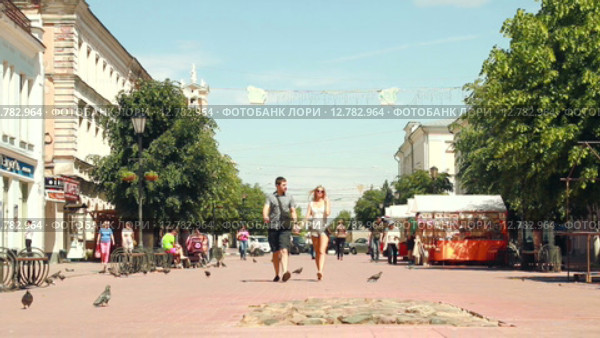 Тверь, пешеходная улица, кусок старой брусчатки (2015 год). Редакционное видео, видеограф Овсеенко Надежда / Фотобанк Лори