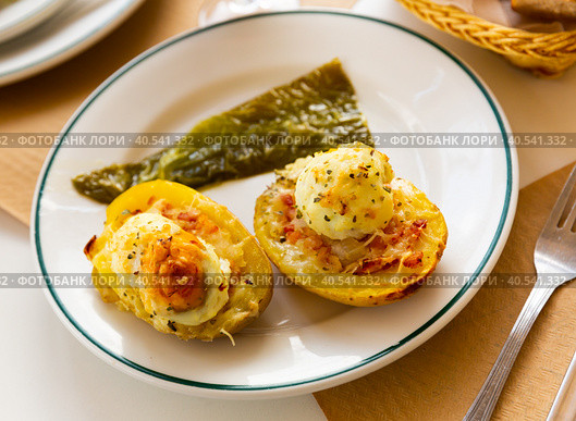 Twice baked potatoes stuffed with meat, jam, cheese and egg. Стоковое фото, фотограф Яков Филимонов / Фотобанк Лори