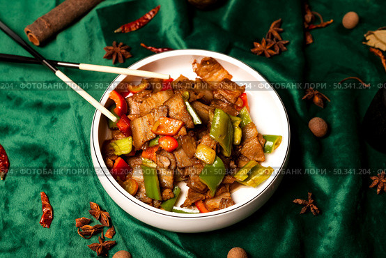 Twice Cooked Pork With Peppers At A Chinese Restaurant On Green Velvet. Стоковое фото, фотограф Aleksandr Golubev / Фотобанк Лори