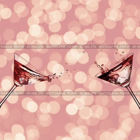 Two glasses with cocktail for martini with splash on a pink background bokeh. Two glasses with cocktail. Стоковое фото, агентство Ingram Publishing / Фотобанк Лори