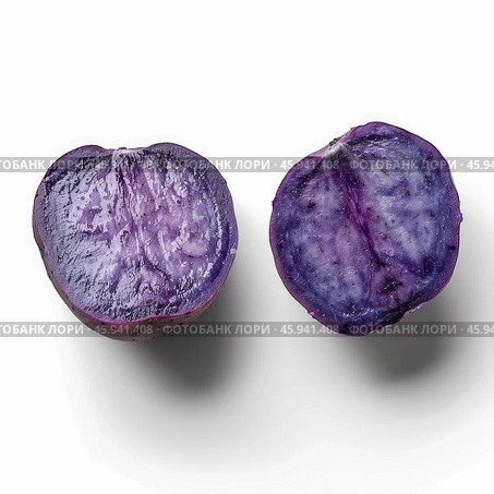 Two halves of purple potato showing vividcolor and texture on white background. Стоковое AI-изображение, AI-художник Иван Рябоконь / Фотобанк Лори