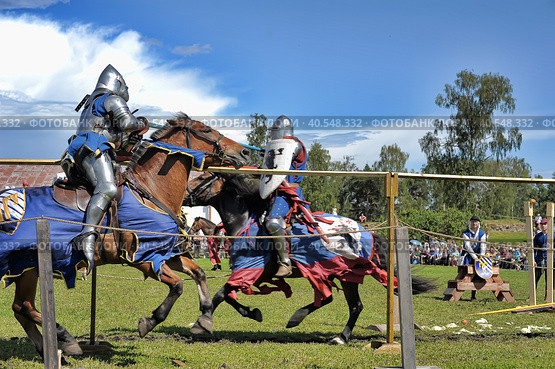 Two knights fight on spears at the festival of historical reconstruction "Russian Fortress" (2014 год). Редакционное фото, фотограф Анна Кривицкая / Фотобанк Лори