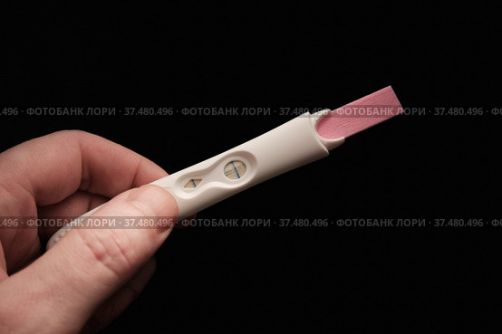 Two line pregnancy test and hand. Стоковое фото, фотограф Александр Кириллов / Фотобанк Лори