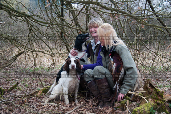 Two pickers up in the woods, waiting to work their dogs, on a game shoot. Стоковое фото, агентство Ingram Publishing / Фотобанк Лори