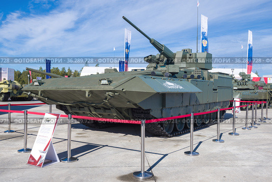 Тяжелая боевая машина пехоты "Армата" Т-15 на военно-техническом  международном форуме "Армия-2020" . Парк Патриот, Московская область. Редакционное фото, фотограф Виктор Карасев / Фотобанк Лори