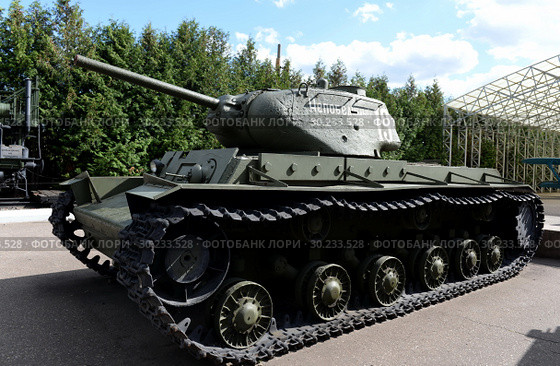 Тяжелый танк КВ-1С в музее военной техники на Поклонной горе в Москве (2018 год). Редакционное фото, фотограф Free Wind / Фотобанк Лори