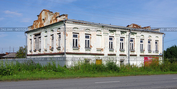 Уездная земская Больница. Туринск, улица Освобождения, 19 (улица Свердлова, 32) (2024 год). Стоковое фото, фотограф Алексей Иванов / Фотобанк Лори