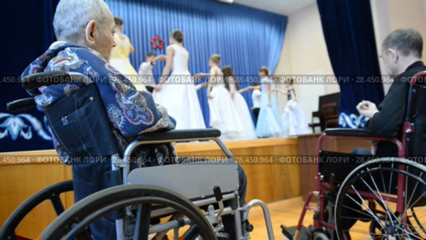 Ufa, Russia - APR 18: Older people in a nursing home. Close-up on April 14, 2018 in Ufa, Russia. Редакционное видео, видеограф Mikhail Erguine / Фотобанк Лори