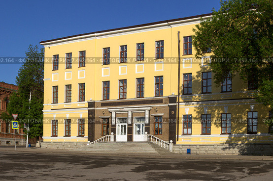 Уфа. Здание Уфимской государственной академии искусств имени Загира Исмагилова (УГАИ) (2015 год). Стоковое фото, фотограф Коротнев / Фотобанк Лори