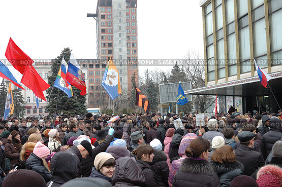 Украина. Пророссийский, антифашистский митинг в Днепропетровске (2014 год). Редакционное фото, фотограф Олег Голиков / Фотобанк Лори