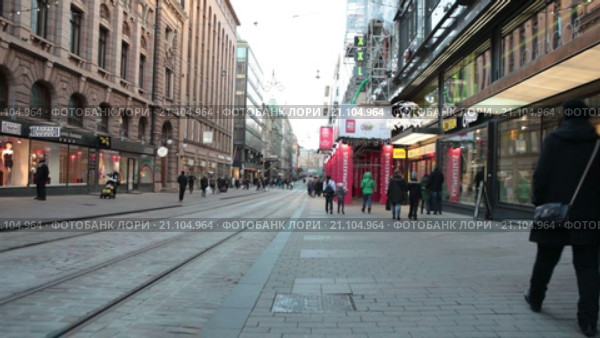 Улица Aleksanterinkatu в центре Хельсинки в зимний период. Финляндия (2016 год). Редакционное видео, видеограф Кекяляйнен Андрей / Фотобанк Лори