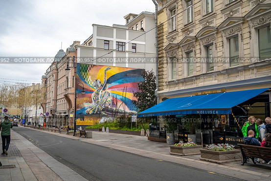 Улица Большая Дмитровка. Тверской район. Город Москва (2023 год). Редакционное фото, фотограф Владимир Макеев / Фотобанк Лори