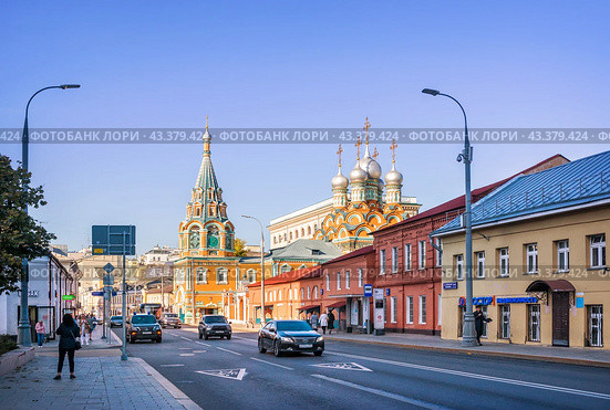 Улица Большая Полянка,  дома и усадьбы, Григориевская церковь, Москва (2023 год). Редакционное фото, фотограф Baturina Yuliya / Фотобанк Лори