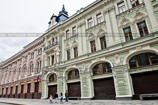 Улица Ильинка, дом 10/2, строение 1 и дом 8, строение 2. Москва. Россия. Редакционное фото, фотограф E. O. / Фотобанк Лори
