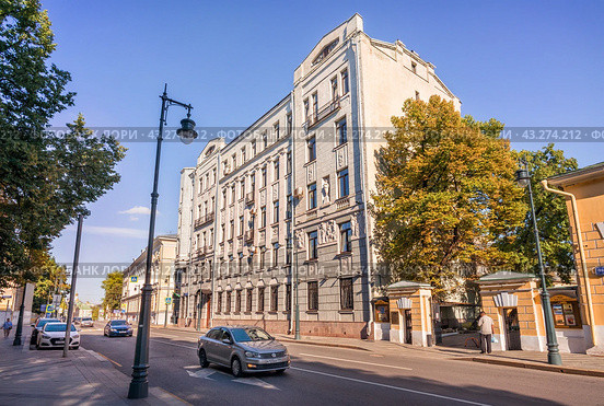 Улица Пречистенка, доходный дом Костяковой, Москва (2023 год). Редакционное фото, фотограф Baturina Yuliya / Фотобанк Лори